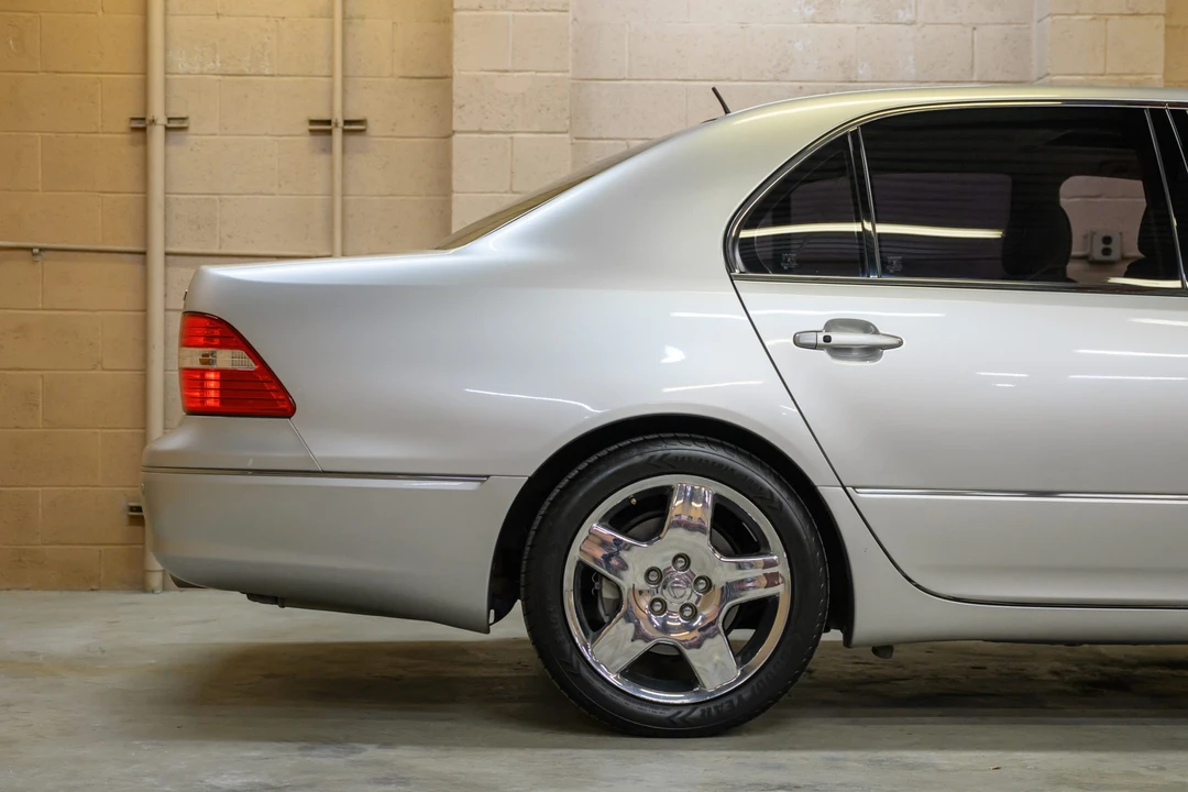2006 Lexus LS 3rd Gen - Image 26 of 31