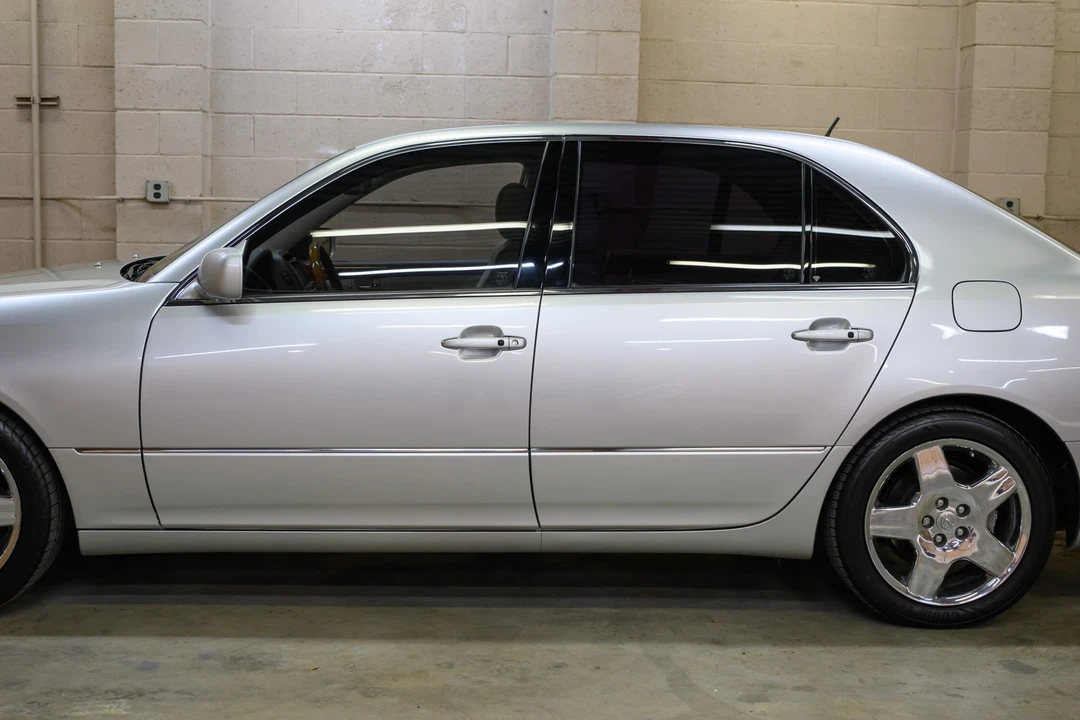 2006 Lexus LS 3rd Gen - Image 24 of 31