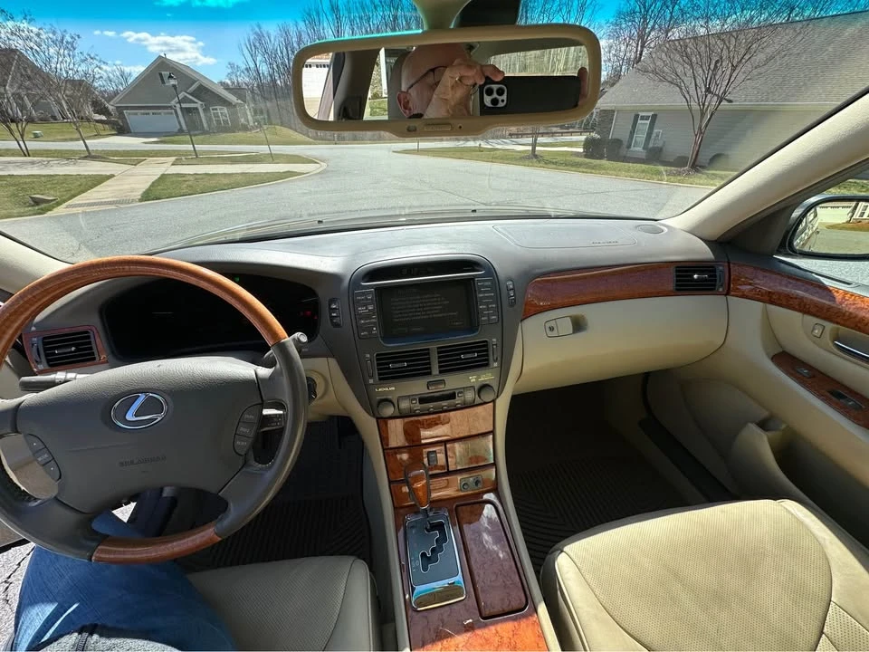 2006 Lexus LS 3rd Gen - Image 5 of 10