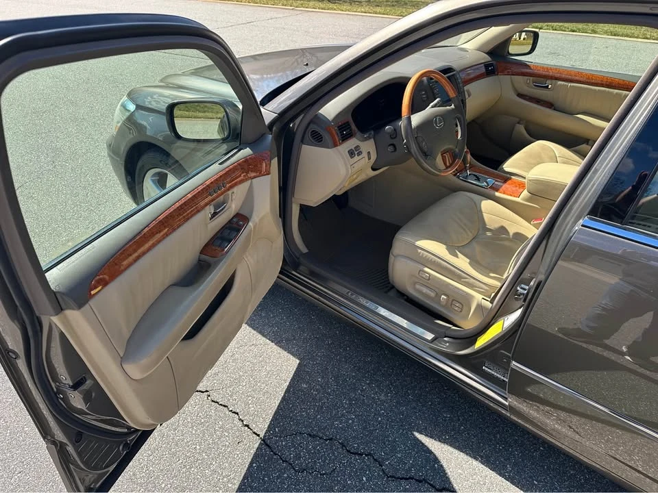 2006 Lexus LS 3rd Gen - Image 3 of 10