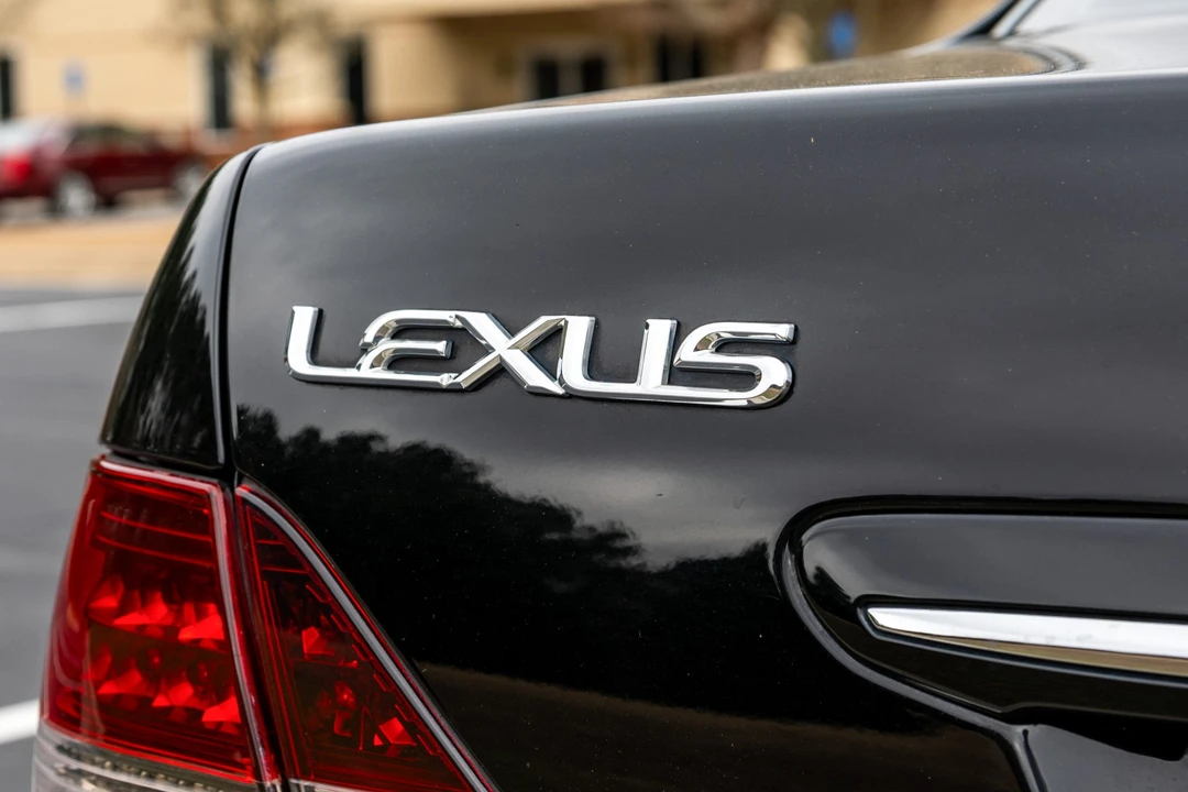 2006 Lexus LS 3rd Gen - Image 27 of 31