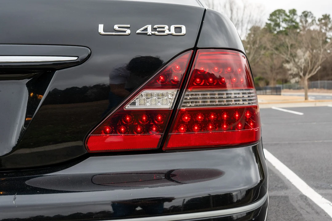 2006 Lexus LS 3rd Gen - Image 15 of 31