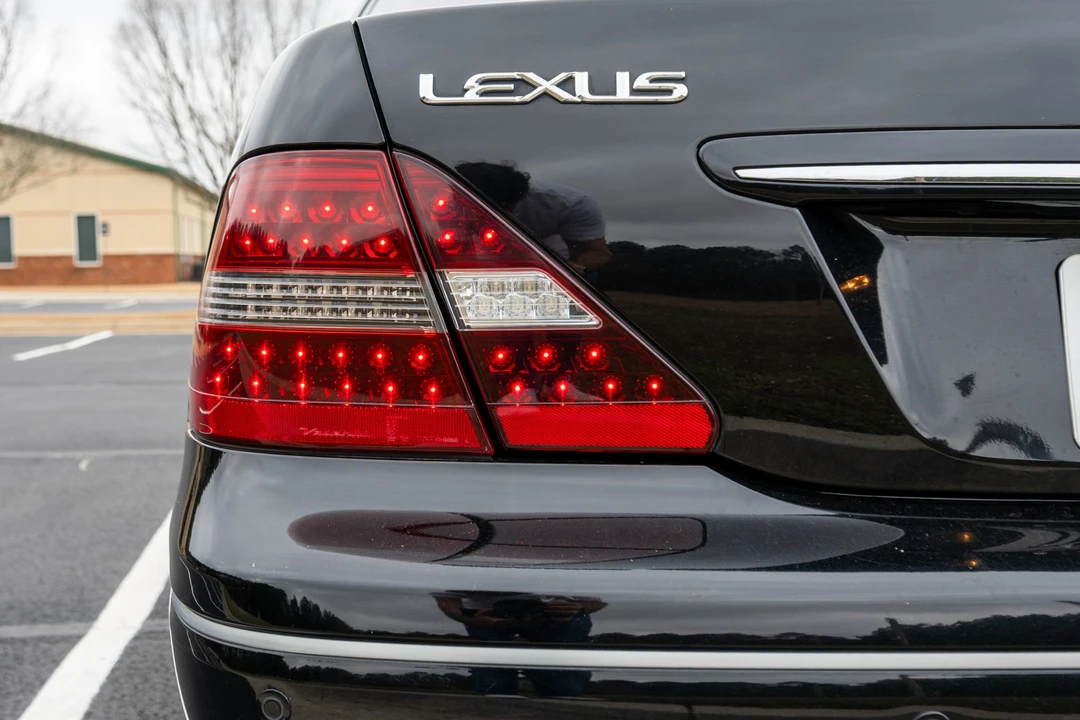 2006 Lexus LS 3rd Gen - Image 14 of 31