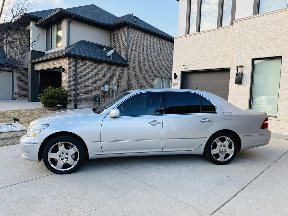 2006 Lexus LS 3rd Gen - Image 3 of 31