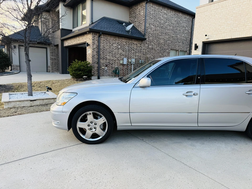 2006 Lexus LS 3rd Gen - Image 21 of 31