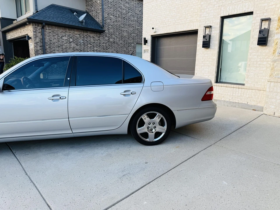 2006 Lexus LS 3rd Gen - Image 22 of 31