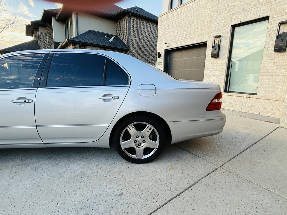 2006 Lexus LS 3rd Gen - Image 23 of 31