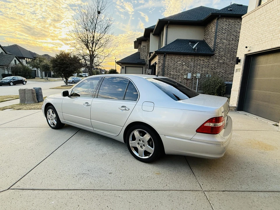 2006 Lexus LS 3rd Gen - Image 5 of 31