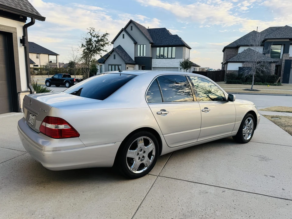 2006 Lexus LS 3rd Gen - Image 8 of 31