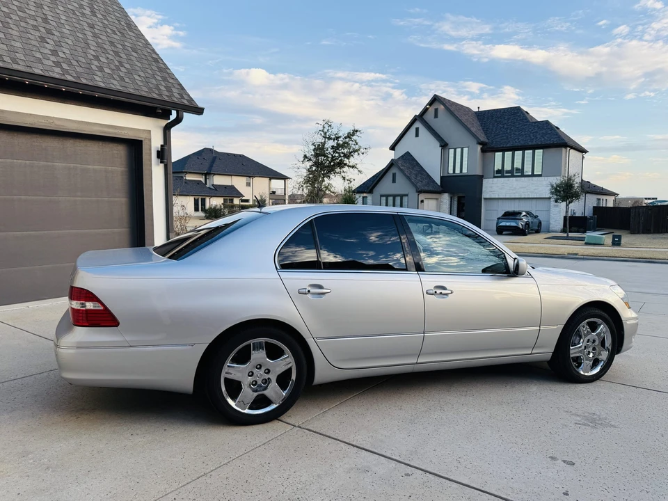 2006 Lexus LS 3rd Gen - Image 9 of 31