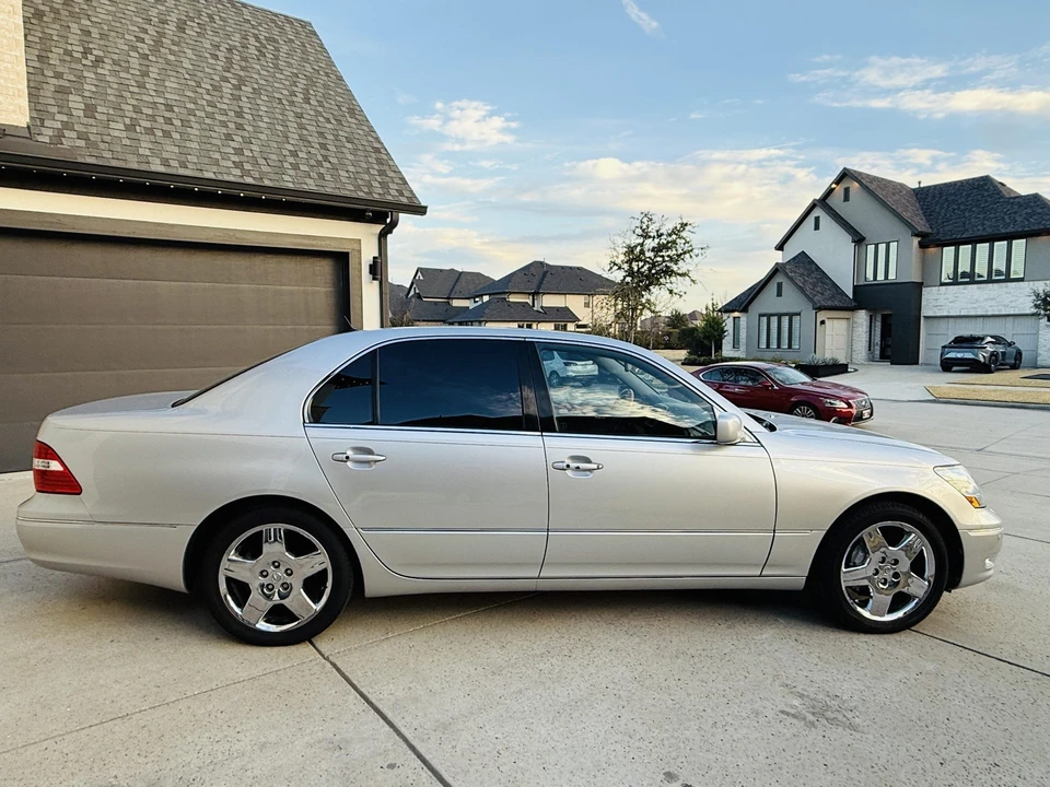 2006 Lexus LS 3rd Gen - Image 10 of 31