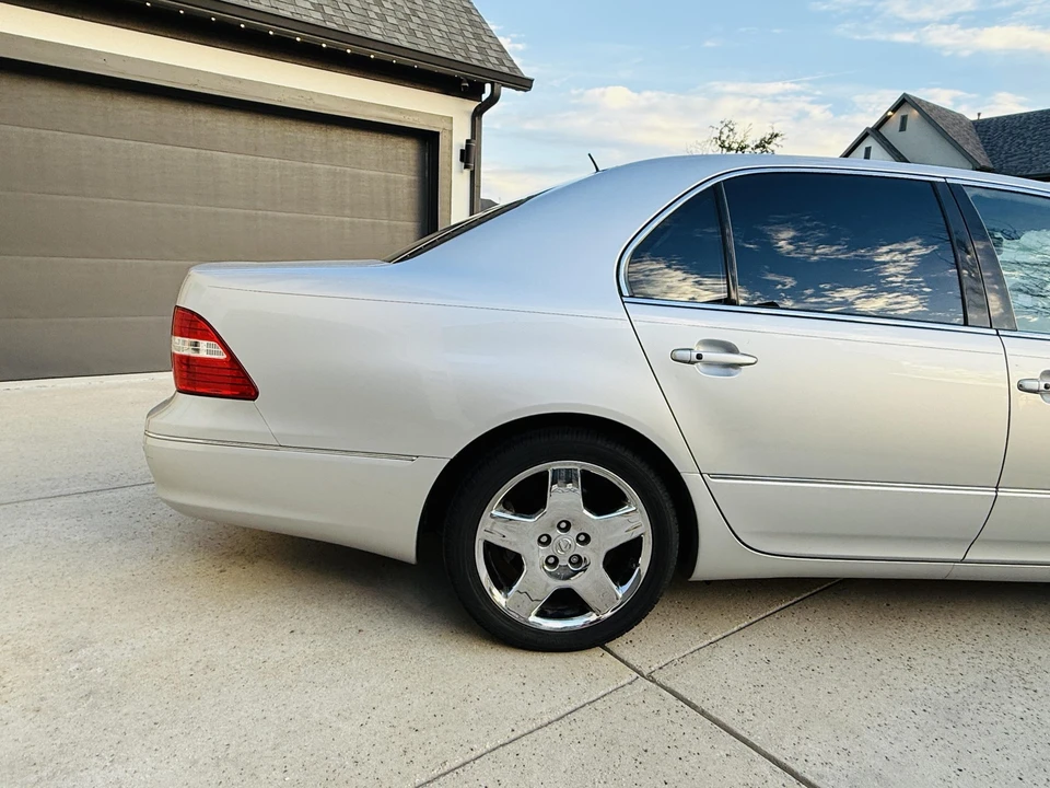 2006 Lexus LS 3rd Gen - Image 25 of 31