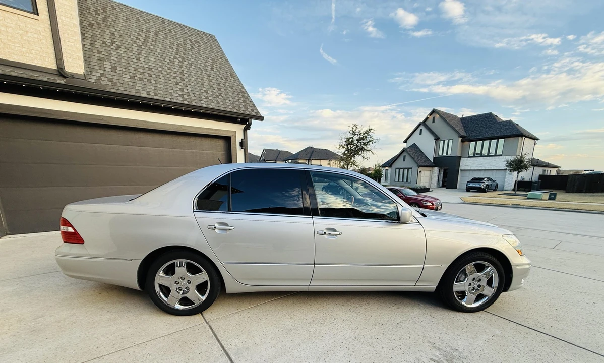 2006 Lexus LS 3rd Gen - Image 11 of 31