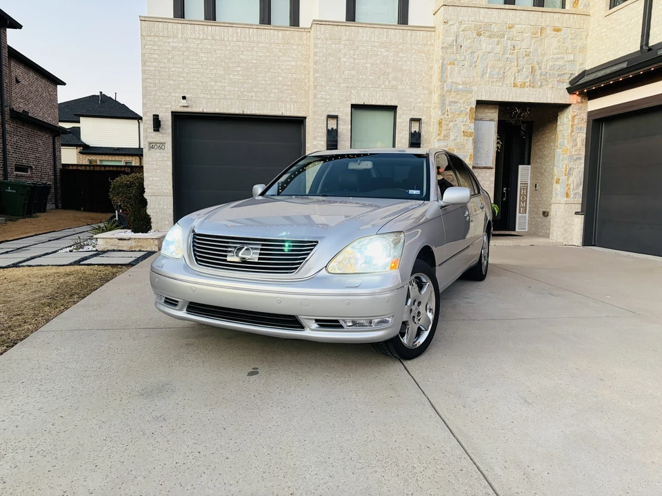 2006 Lexus LS 3rd Gen - Image 2 of 31