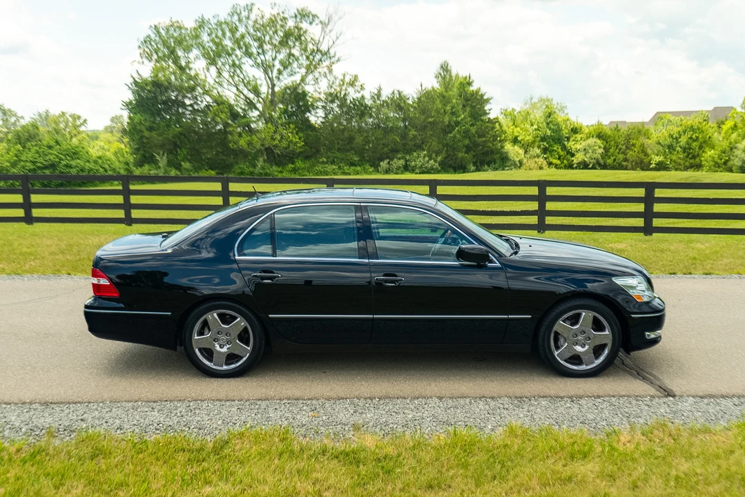 2006 Lexus LS 3rd Gen - Image 19 of 31