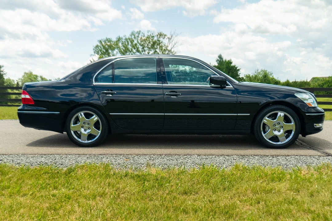 2006 Lexus LS 3rd Gen - Image 18 of 31
