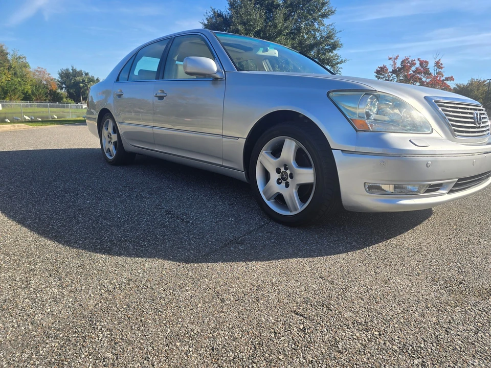 2006 Lexus LS 3rd Gen - Image 9 of 31