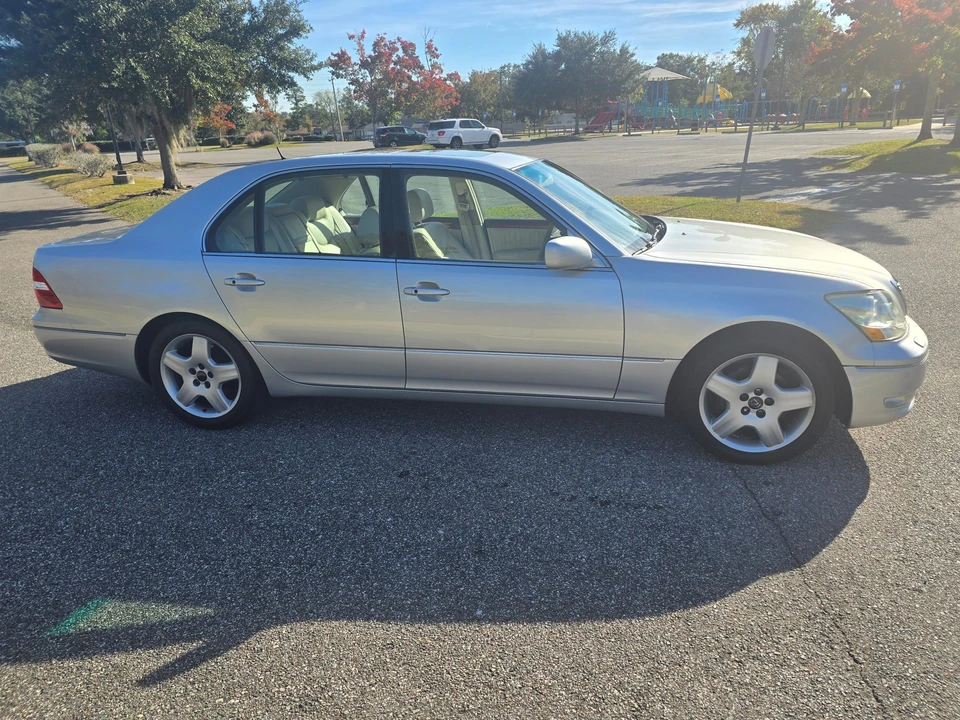 2006 Lexus LS 3rd Gen - Image 10 of 31