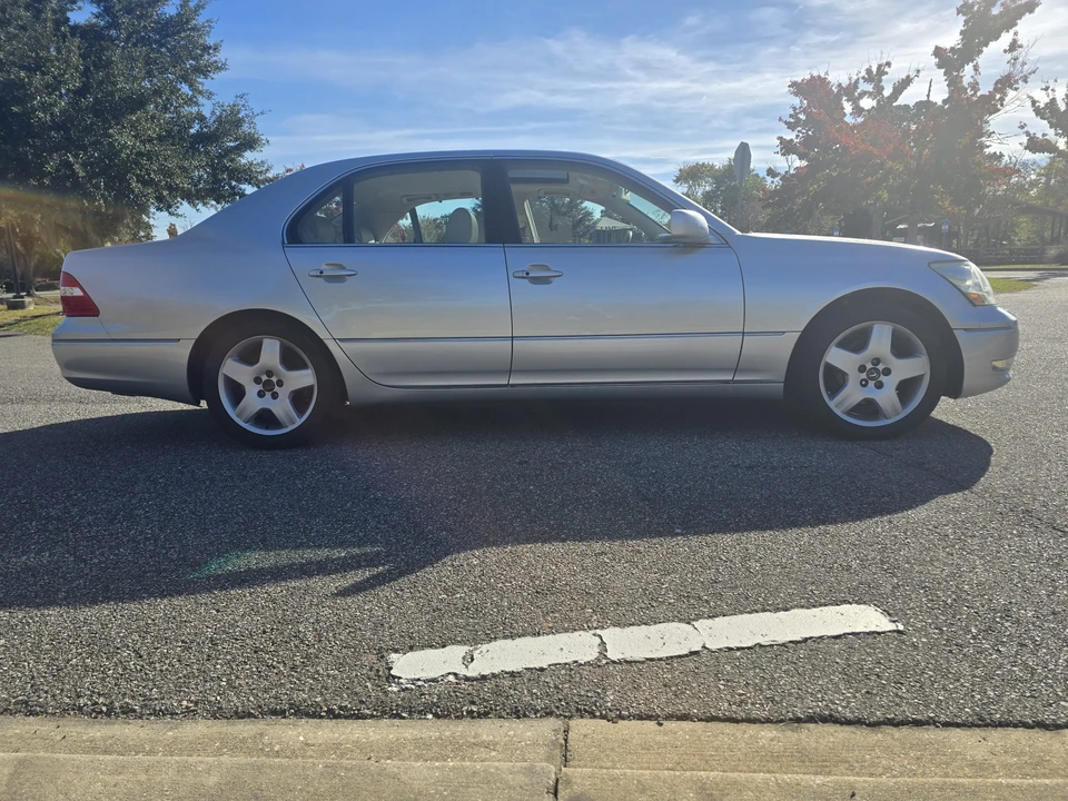 2006 Lexus LS 3rd Gen - Image 11 of 31