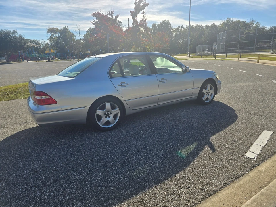 2006 Lexus LS 3rd Gen - Image 12 of 31