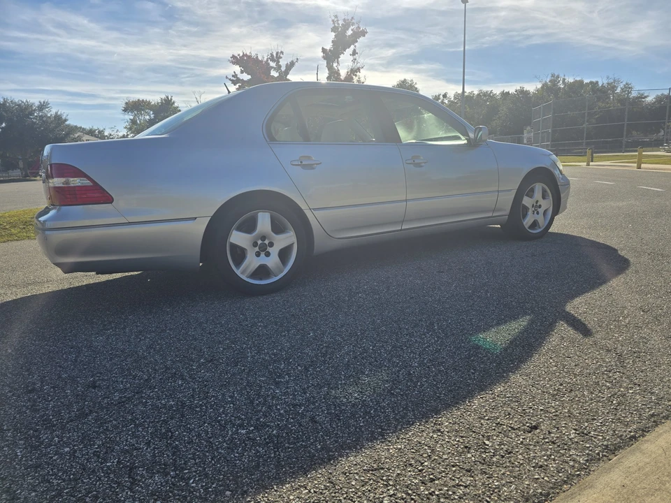 2006 Lexus LS 3rd Gen - Image 13 of 31