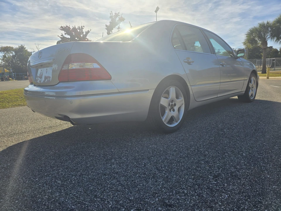 2006 Lexus LS 3rd Gen - Image 16 of 31