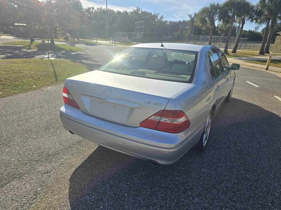 2006 Lexus LS 3rd Gen - Image 17 of 31