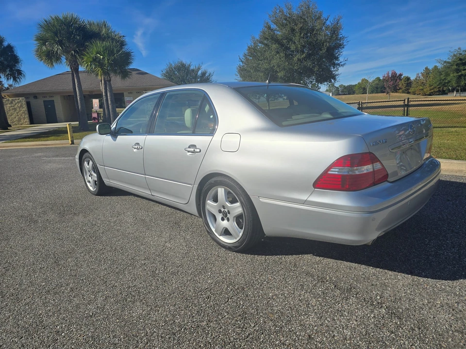 2006 Lexus LS 3rd Gen - Image 22 of 31