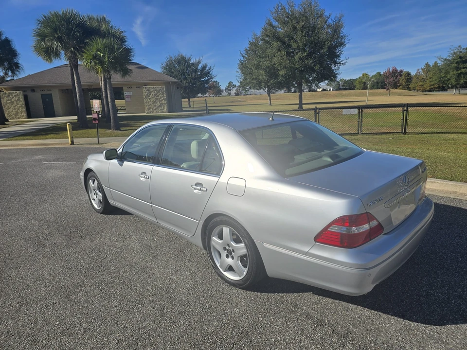 2006 Lexus LS 3rd Gen - Image 23 of 31