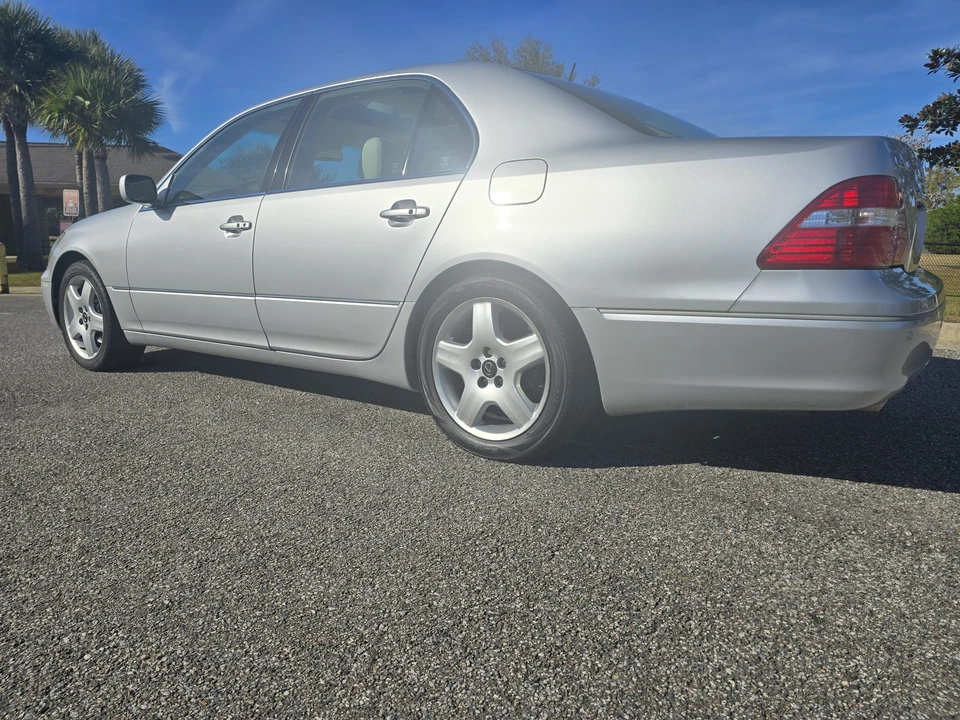 2006 Lexus LS 3rd Gen - Image 24 of 31