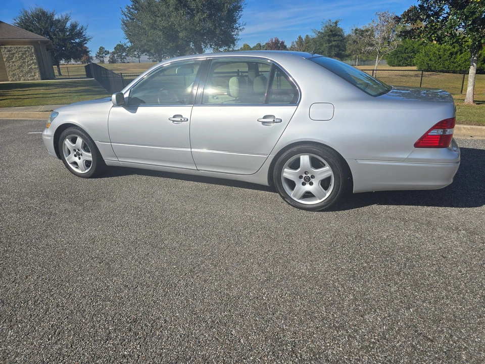 2006 Lexus LS 3rd Gen - Image 25 of 31