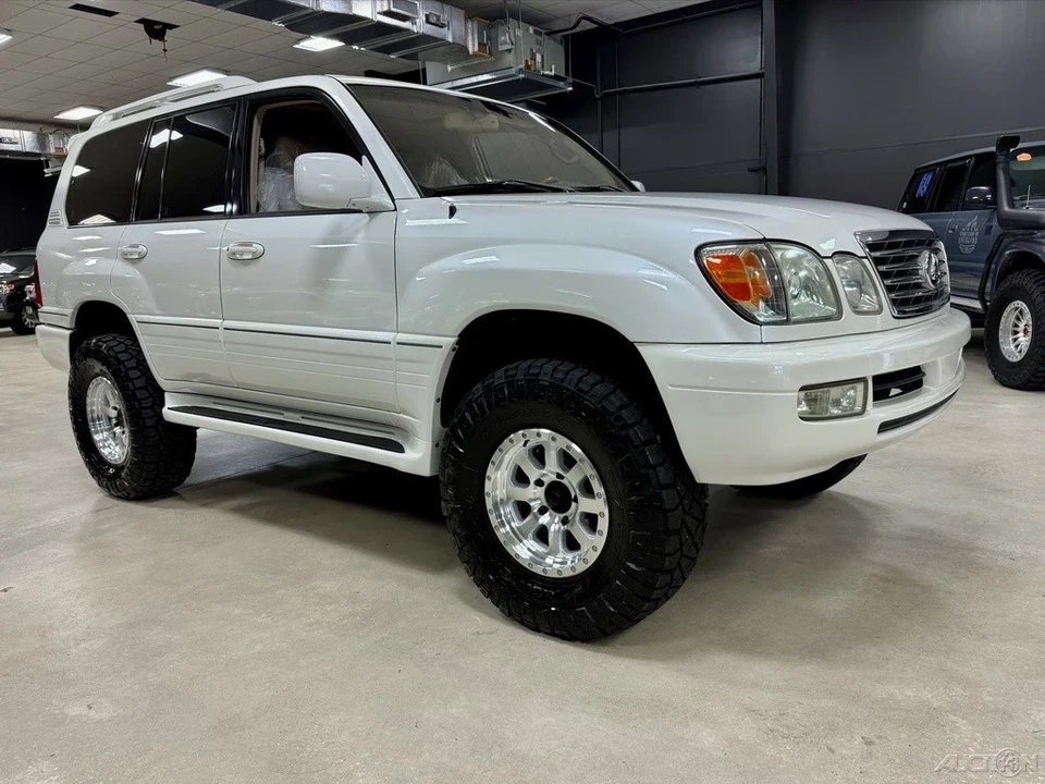 2006 Lexus LX 2nd Gen - Image 5 of 12