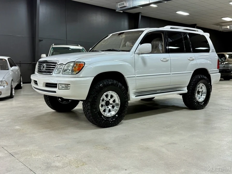 2006 Lexus LX 2nd Gen - Image 2 of 12
