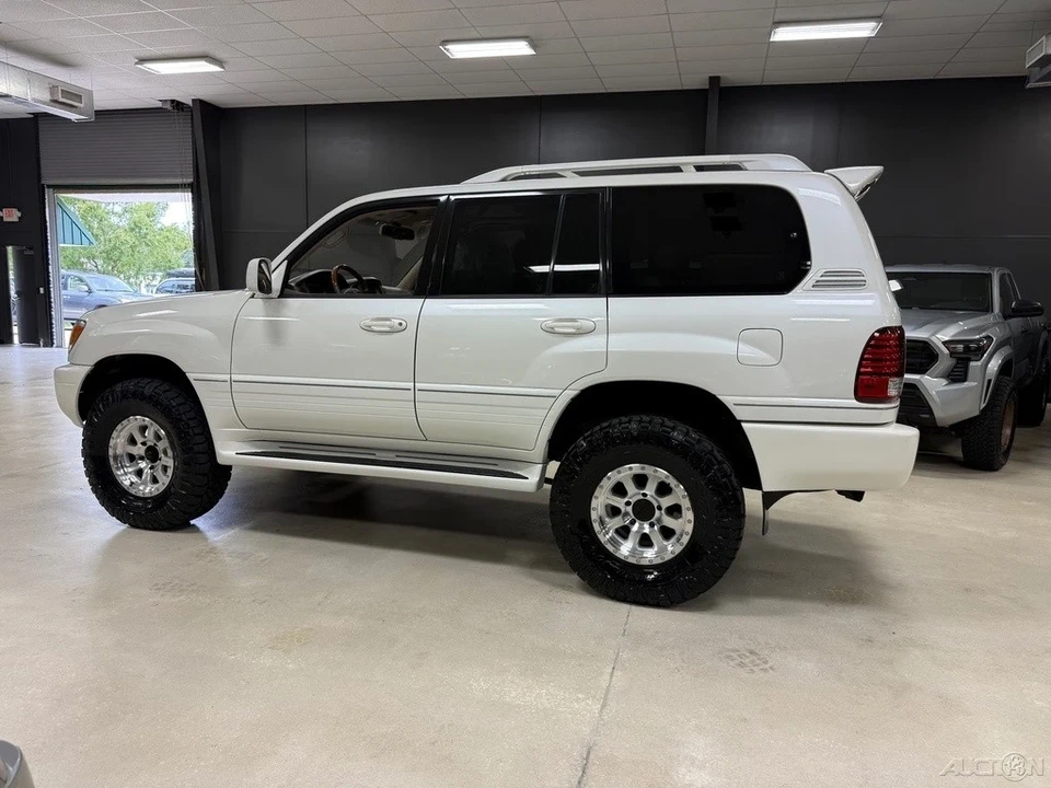 2006 Lexus LX 2nd Gen - Image 12 of 12