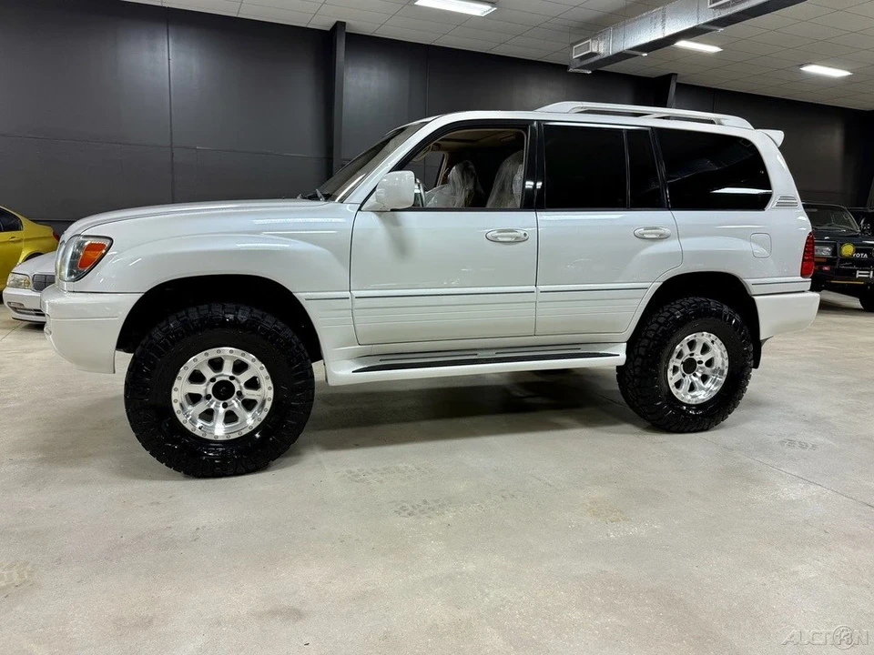 2006 Lexus LX 2nd Gen - Image 9 of 12