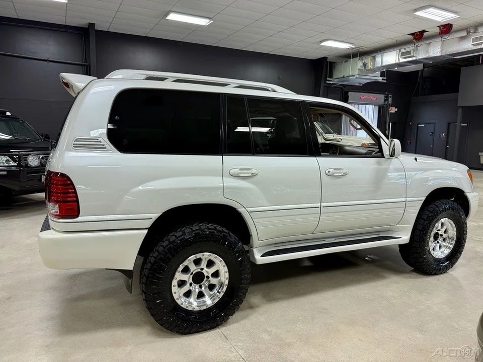 2006 Lexus LX 2nd Gen - Image 10 of 12