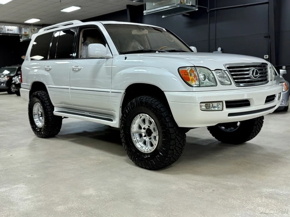2006 Lexus LX 2nd Gen - Image 3 of 12
