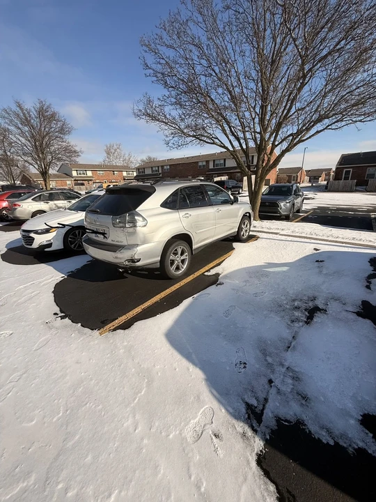 2006 Lexus LX 2nd Gen - Image 2 of 7