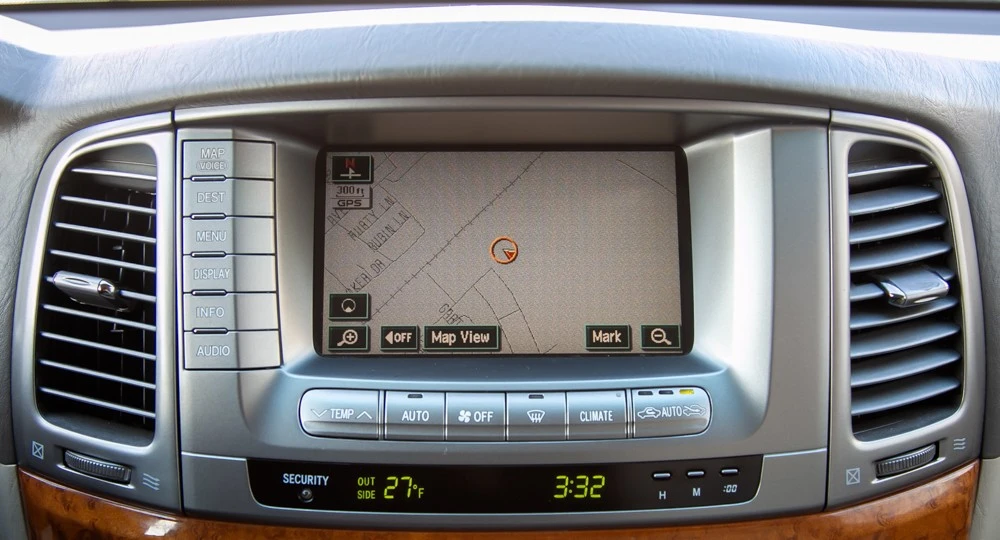 2006 Lexus LX 2nd Gen - Image 16 of 19