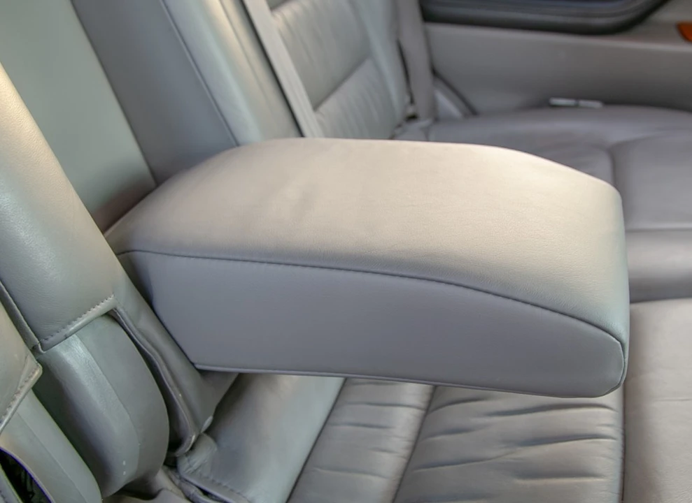 2006 Lexus LX 2nd Gen - Image 16 of 19