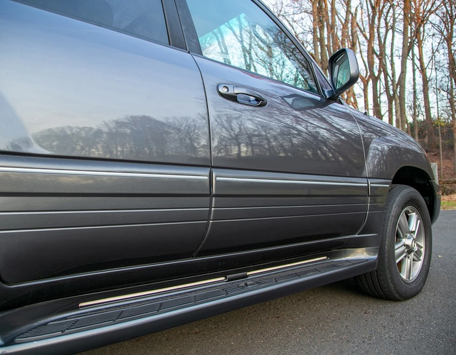 2006 Lexus LX 2nd Gen - Image 11 of 19