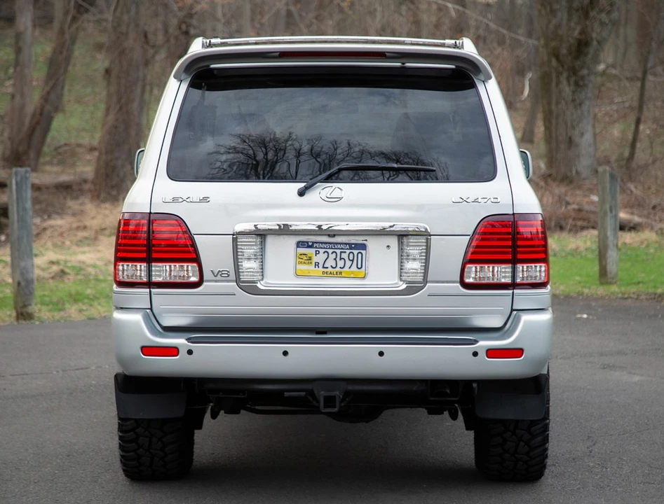 2006 Lexus LX 2nd Gen - Image 7 of 19
