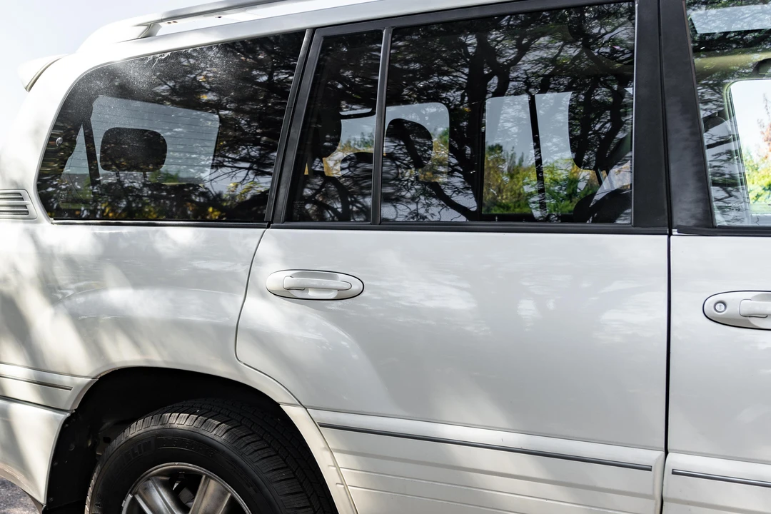 2006 Lexus LX 2nd Gen - Image 19 of 31