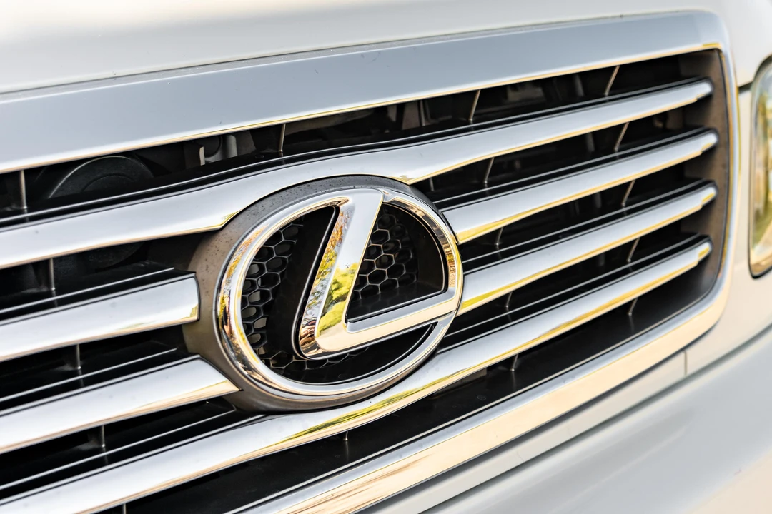 2006 Lexus LX 2nd Gen - Image 25 of 31