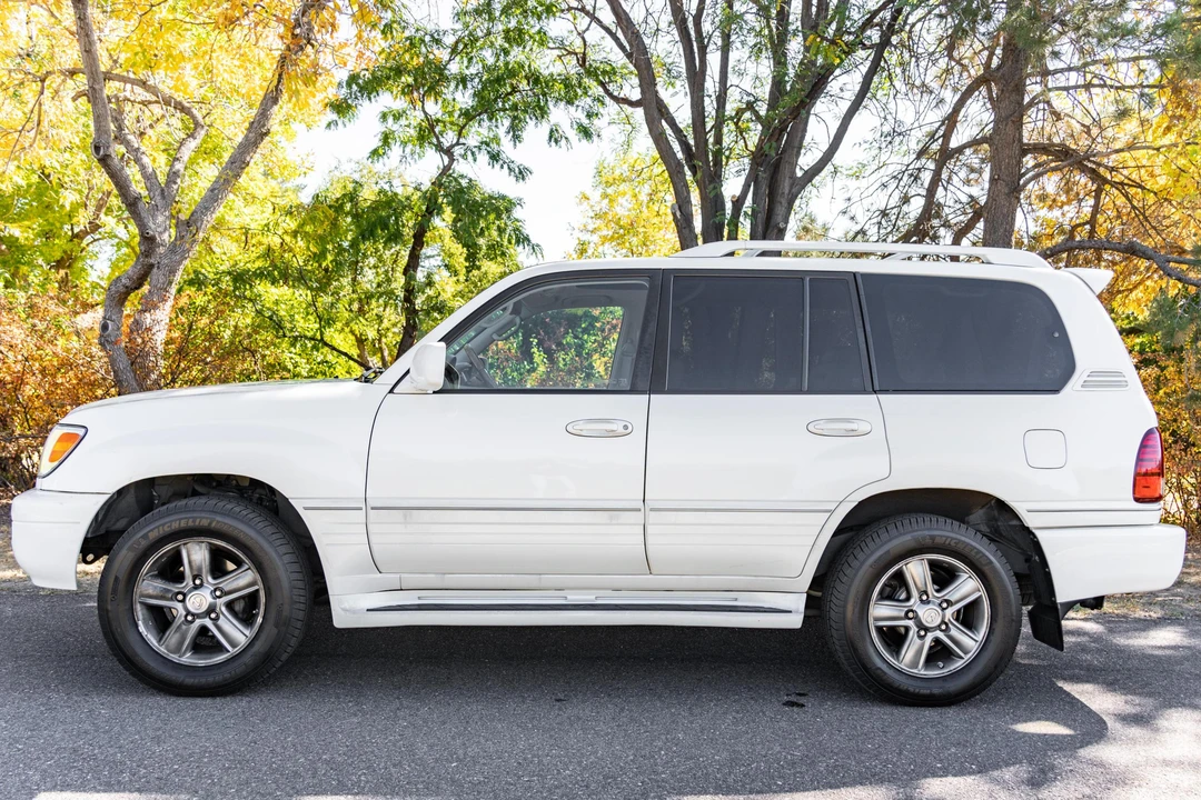 2006 Lexus LX 2nd Gen - Image 3 of 31