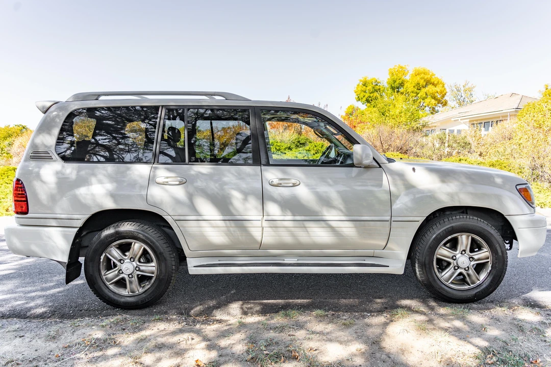 2006 Lexus LX 2nd Gen - Image 4 of 31