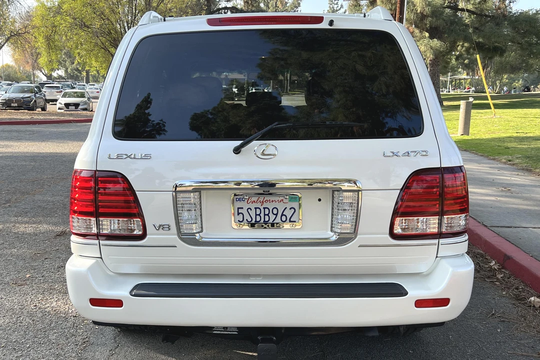 2006 Lexus LX 2nd Gen - Image 5 of 31
