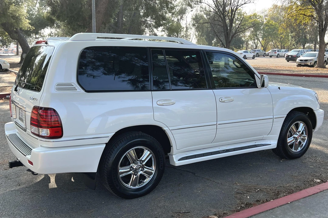 2006 Lexus LX 2nd Gen - Image 4 of 31