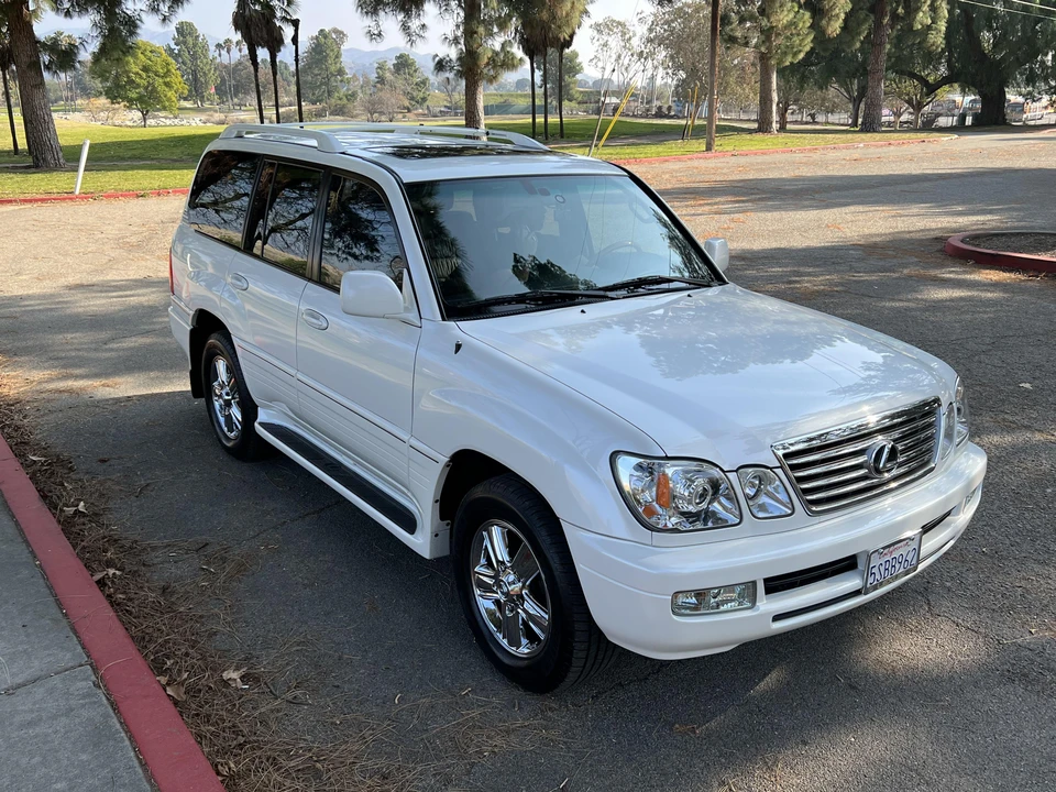 2006 Lexus LX 2nd Gen - Image 23 of 31