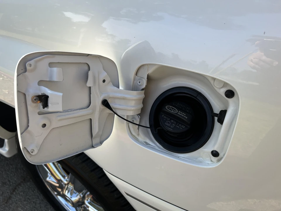 2006 Lexus LX 2nd Gen - Image 31 of 31